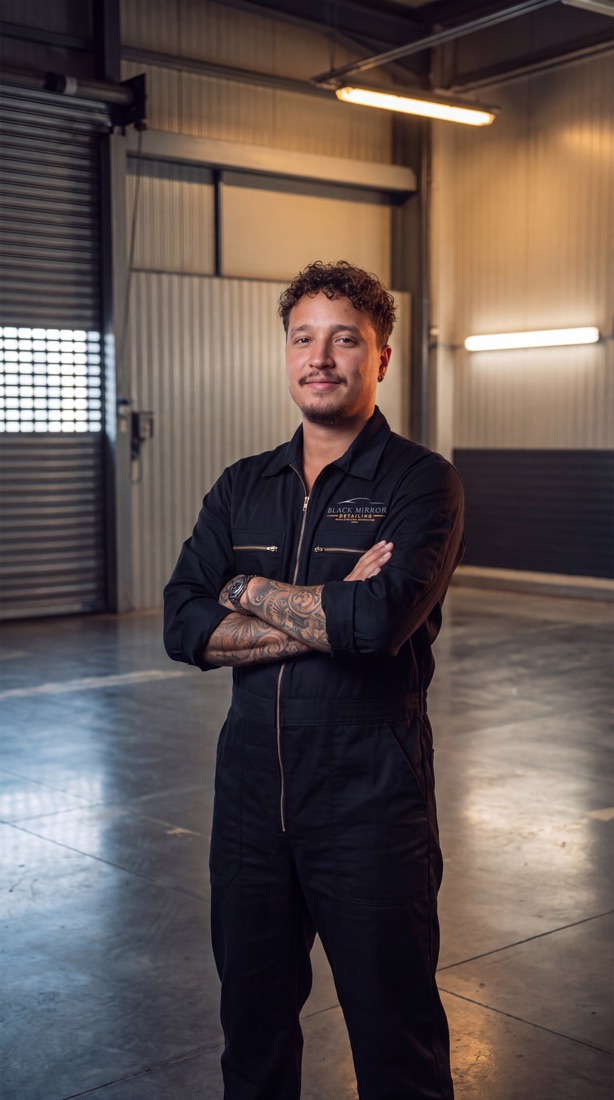 Mitarbeiter von Black Mirror Detailing in der Werkstatt